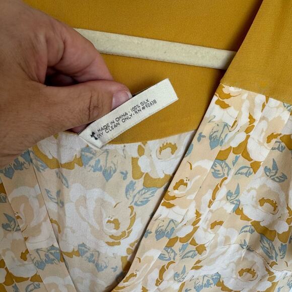 Fossil marigold floral pleated 100% silk v neck flowy blouse medium y2k retro - Picture 5 of 5